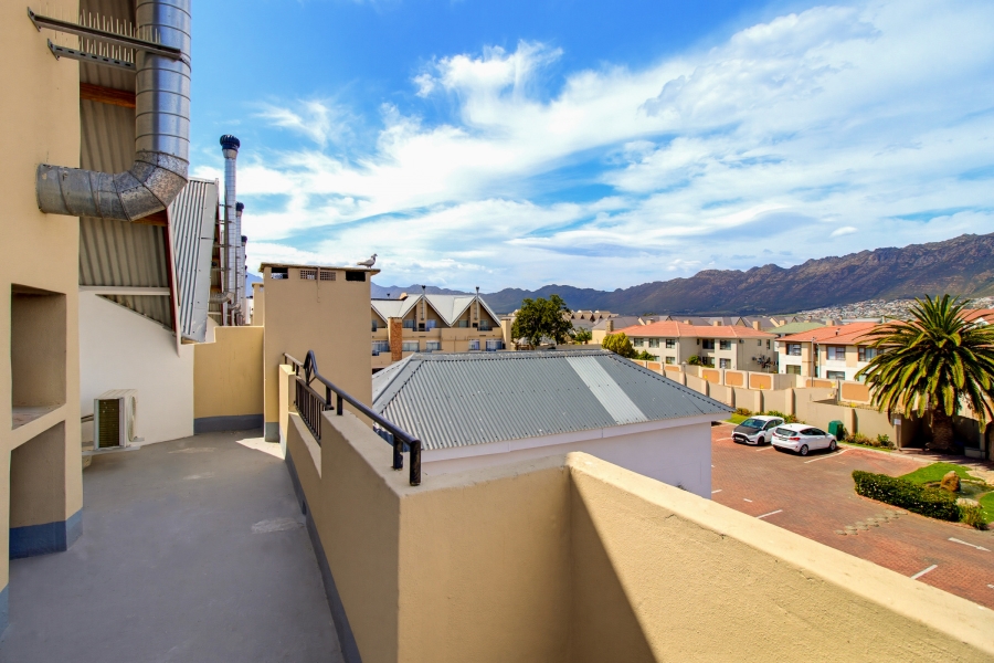 1 Bedroom Property for Sale in Whispering Pines Western Cape